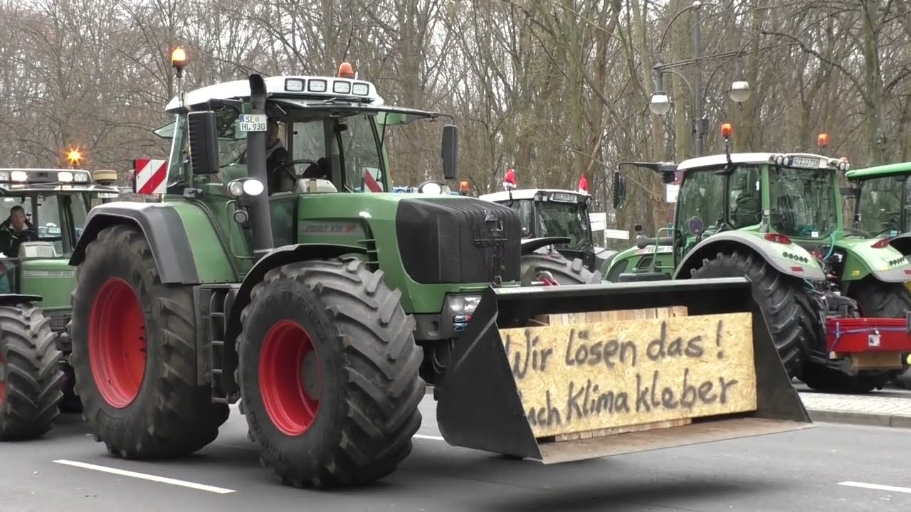 BAUERN-DEMO IN BERLIN #bauernprotest #traktor #berlin #germany # ...