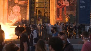 Belgrado vive segunda jornada de tensión con protestas contra confinamiento | AFP