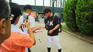 2017年7月23日…ロッテ浦和球場で佐々木千隼選手のサイン風景！！