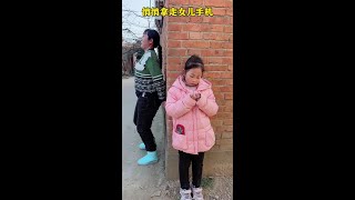 I wanted to quietly take my daughter's cell phone, but I hastily took# funny Xuan Mao# Rural Comedy