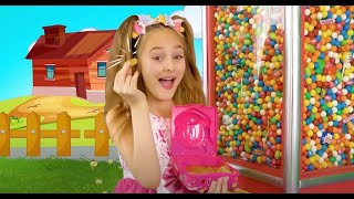 Sasha pretend play competition for Colorful Gumball machine