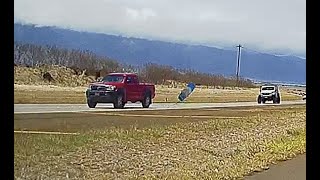 Split second strap failure on this hydrofoil board headed upcountry & that Jeep got SO LUCKY! 🤙