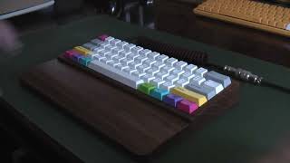 Keyboard Collector - Akko Rosewood v KBDFans Walnut