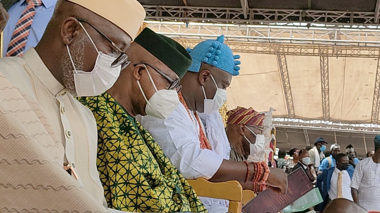 SEE MOMENT RASHEED LADOJA PROSTRATE FOR LEKAN BALOGUN AT HIS ...