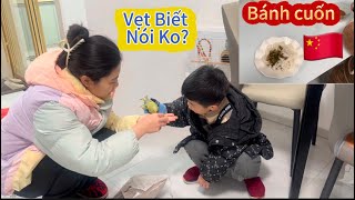 Mua Vẹt Về Cho Quang Trạch Chơi, Nay Ăn Được Món Bánh Cuốn Giống Việt Nam Quá