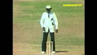 Viv Richards Caught by wicket keeper, does not walk, Umpire says not out