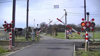 Spoorwegovergang Boechout (B) // Railroad crossing // Passage à niveau