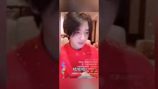 @浪味仙蕞仙: 李宏毅你介个小戏精真可爱 假装手滑 还一直教训手 还说回头就给你炖了吃[笑cry][笑cry][笑cry] 咱能不能不要这么狠哈哈哈哈