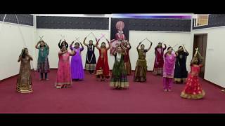 Radha Kaise Na Jale | Dholi Taro Dhol | Tarang Fitness - Navarathri Greetings Dance Performance