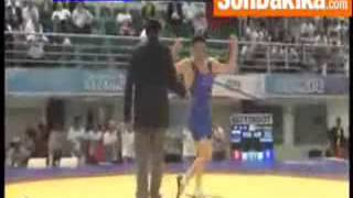 Azerbaijani wrestler Rasul Chunayev interesting celebration dance Russia vs Azerbaijan