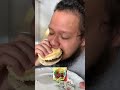 um dia inteiro comendo comida de desenhos