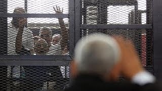 القضاء المصري يبرىء ضباط شرطة ويحيل أوراق 10 من قيادات الإخوان إلى المفتي لإستطلاع إعدامهم