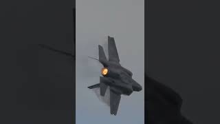 航空自衛隊の最新鋭ステルス戦闘機F-35は対空レーダーに映らなくても雨雲レーダーに映りそう、だそうです。w