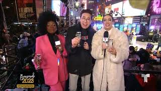 Recibiendo el Año Nuevo en Times Square Nueva York FELIZ 2023 Telemundo