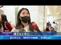 228連假北車高鐵擠爆 旅客 以為在排演唱會 西裝男想闖高鐵閘門 旅客.站務人員一度爆爭執│記者 林芹瑜 黃政杰│新聞一把抓20250228│三立新聞台