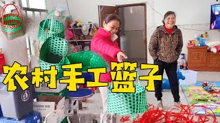 The second sister-in-law will show you how Aunt Min Guo teaches how to weave a basket.