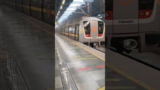 引込線に消えて行くデリーメトロの終点 delhi metro terminal station #インド電車 #delhimetro #加速 #通勤電車 #回送電車 #メトロ #インド鉄道