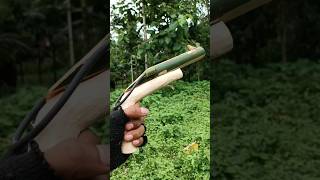 Green Bamboo slingshot short video🔥🔥#diy #craft #slingshot #bamboo