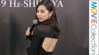 中条あやみ、背中見せドレスで「渾身ギャグ＆まゆげ愛」／KATE「まゆげを愛してる展」オープニングセレモニー