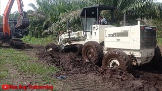 Evakuasi motorgrader dan truk amblas #truksawit #motorgrader #sawit #excavator