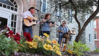 Roundstone Buskers perform on ISU Quad