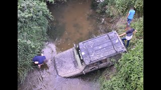 Jeep ragadt a Perint patak medrében Balogunyomnál - szándékosan hajtott a vízbe a sofőr