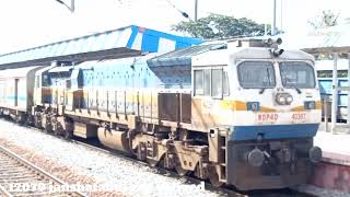 Trains at Chikjajur Jn 12079 janshatabdi exp 06243 ypr hpt exp and goods trains#southwesternrailway