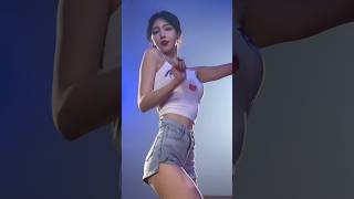 【抖音精选擦边热舞】DJ性感穿搭热舞扭臀 #tiktok #美女 #抖音 #抖音热门 #反差 #性感 #走光