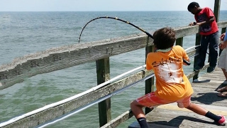 Boy Catch Fish - 6 Year catches huge fish ! #FishingNet