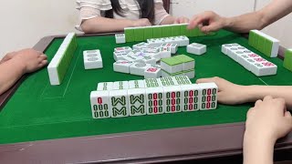 广东麻将： 趁他们不注意 #jj麻将 #四川麻将血战到底 #打麻将是一种娱乐