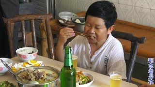 [Edong Old Boy] A netizen's AC was bitten by a mouse, so Old Boy went to repair it.