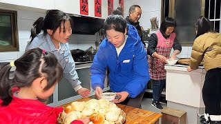 下个月就过年了，带孩子们回娘家，老妈包的羊肉包子，吃起来真香