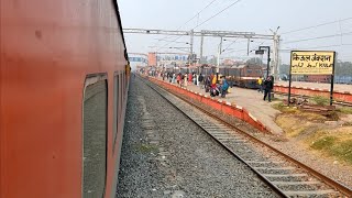 12253 Bhagalpur Yeshwantpur Superfast Express entering Kiul Railway Junction Anga Express