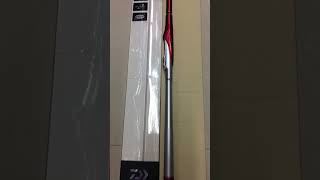 ◎百有釣具◎DAIWA  秋潮 競技  T2-360/420 ZOOM伸縮 筏磯竿 ~尾1尾2為斜口珠 輕量，新配色引人注目