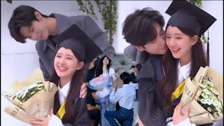 Duan Jiaxu secretly appeared at her graduation ceremony to surprise her and proposed to her.