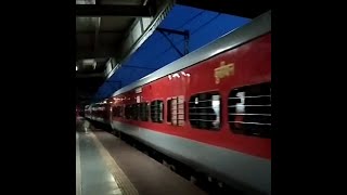 01151 MUMBAI CSMT MADGAON JANSHTABDI EXPRESS ARRIVING AT THANE