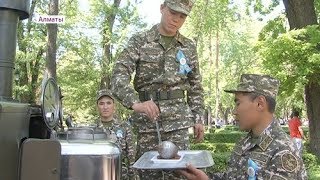 Полевые кухни, фронтовые песни: в Алматы празднуют 9 мая  (09.05.18)