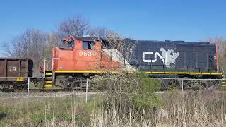 CN L551 EMD GP38-2 4717 \u0026 GP40-2L 9639 Switching Freight Cars In Milton Glasslead