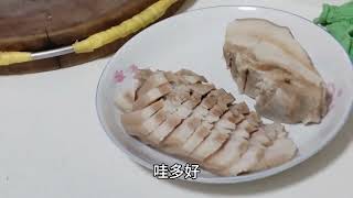 东北特色美食五花肉炖酸菜，搭配松软馒头，让你流连忘返。#分享 #记录真实生活 #家常菜 #创作灵感