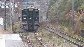 813系福北ゆたか線色城戸南蔵院前駅を同時発車