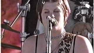 Kittie - Spit (Live) - Ozzfest 2000