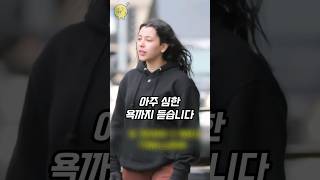 이 소녀가 길거리에서 구걸하는 진짜 이유