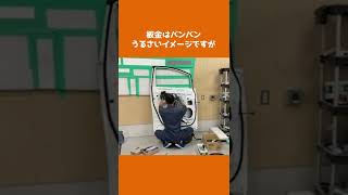 丁寧にパーツ取り付けする板金塗装スタッフたち #shorts