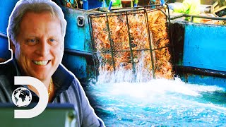 Captains Set Their Differences Aside To Save The Season | Deadliest Catch