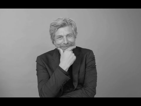 What is Karl Ove Knausgaard's excuse for being late?