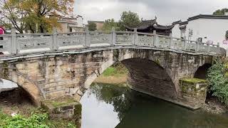 安徽黄山岩寺老街，我猜在古代也是一个商贾云集的繁华都市吧Huangshan Yansi Old Street in Anhui, I guess it was also a bustling city