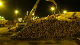 caterpillar 325 stacking 12 metre logs