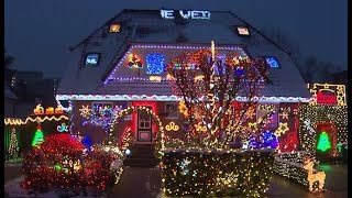 Weihnachtshaus in Hamburg-Lurup erstrahlt in buntem Glanz