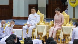 พระบาทสมเด็จพระเจ้าอยู่หัว สมเด็จพระนางเจ้าฯ เสด็จลง ณ ศาลาดุสิดาลัย สวนจิตรลดา พระราชวังดุสิต