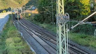 Historischer Sonderzug im Rheintal unterwegs hier bei St Goar Fellen in Richtung Koblenz